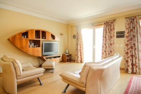 Gorgeous 3 Bedroom Apartment with Balcony in Lisbon